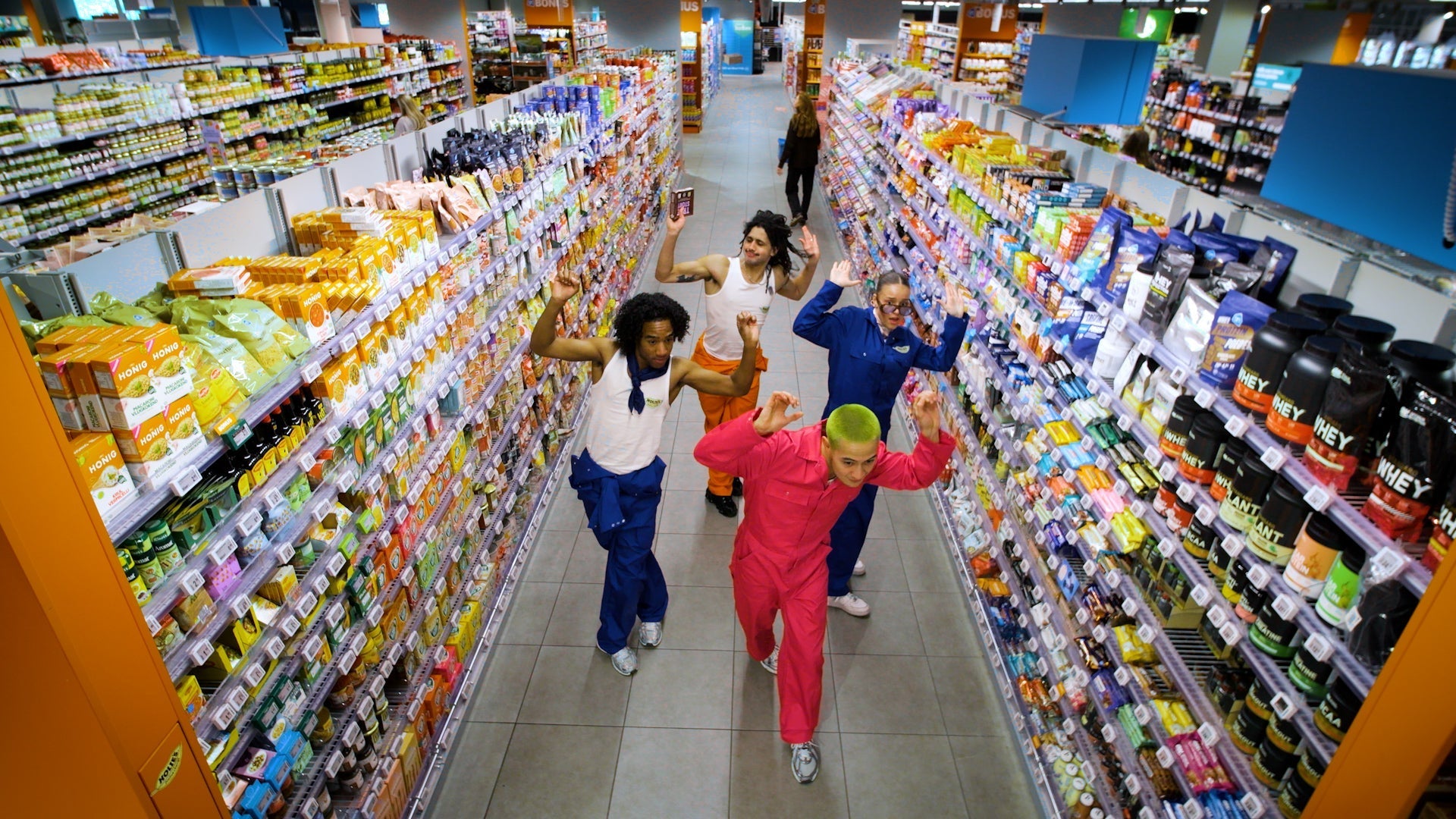 The store is a dancefloor – Holie's